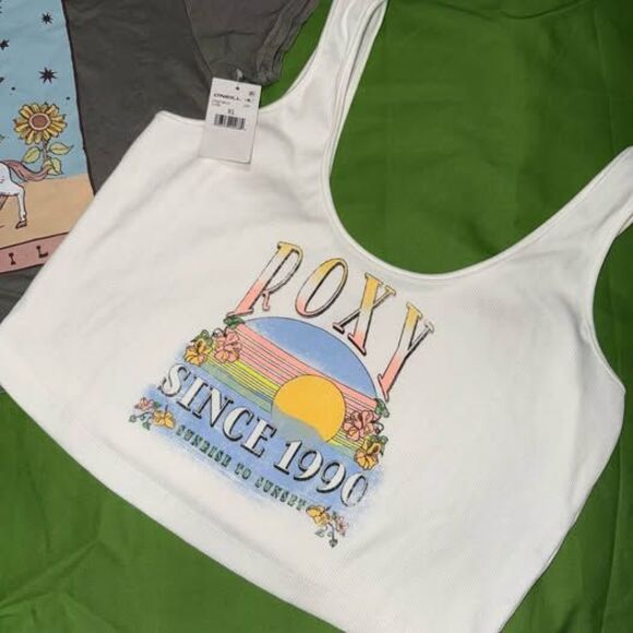 2 NEW XL Crop Tops - Picture 2 of 4